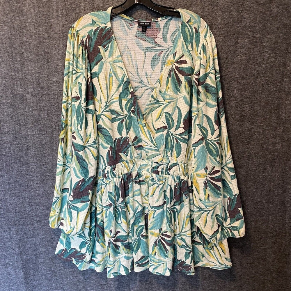 Torrid Blouse Top Womens 5 Green Floral Leaf Print Surplice Peplum Stretch Tunic